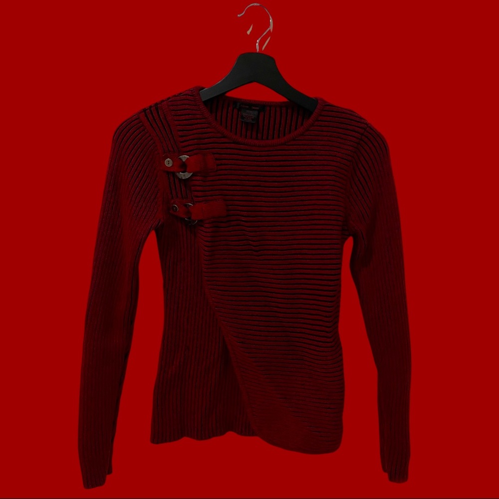 Two layer buckle shirt
